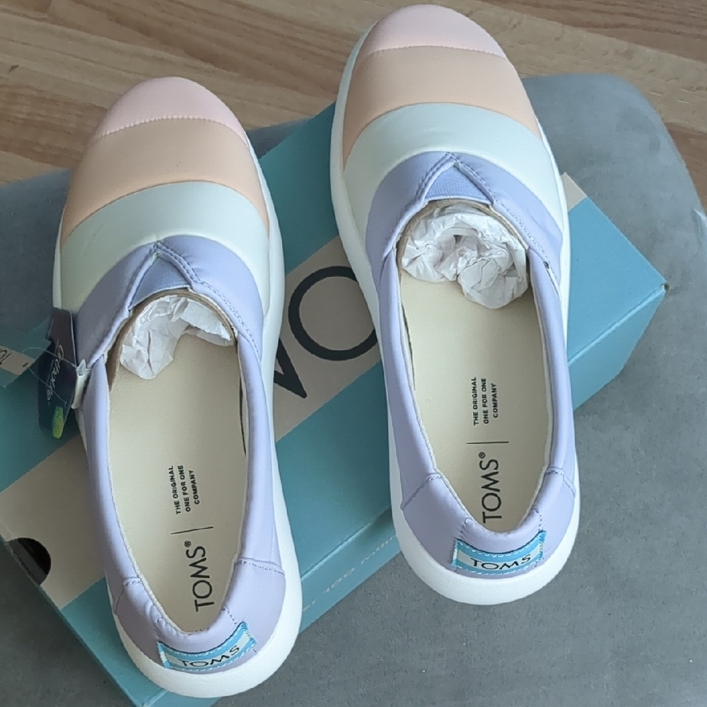 Toms Women's Multicolor Slip-On Flats - Picture 3 of 6